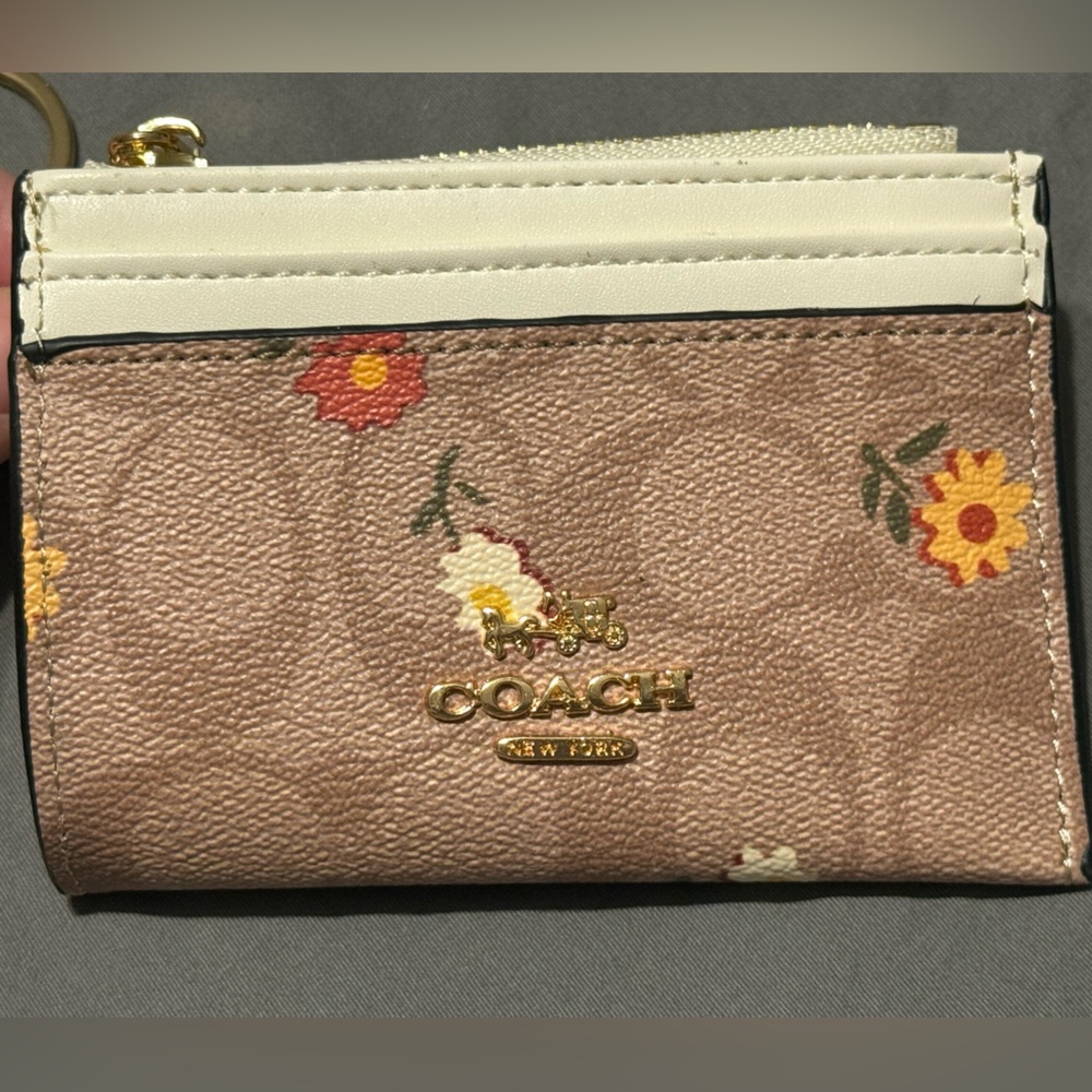 Coach Floral Print Card Case with Keychain 🌸 - Picture 2 of 5